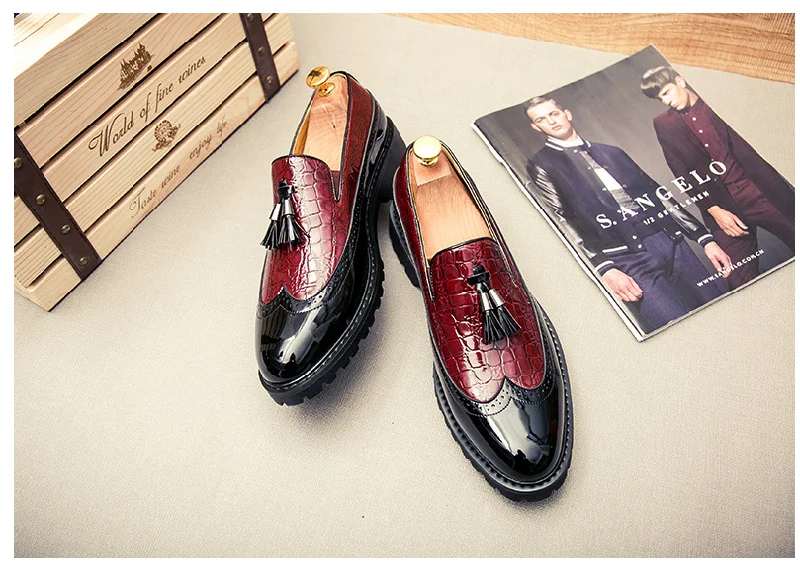 Korean version of the trend of fashion sets of feet casual shoes men's Bullock carved men's shoes thick bottom England increased tassel shoes men